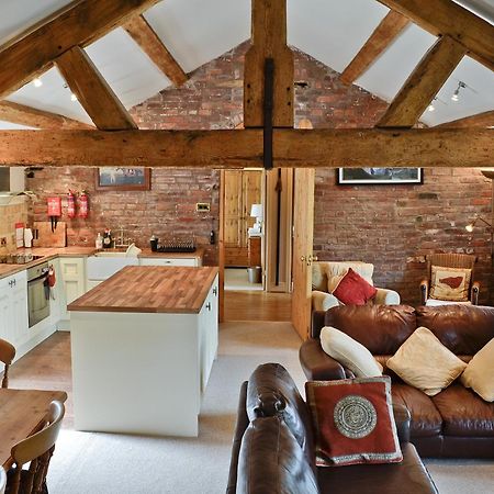 The Old Stables Villa Helsby Exterior photo