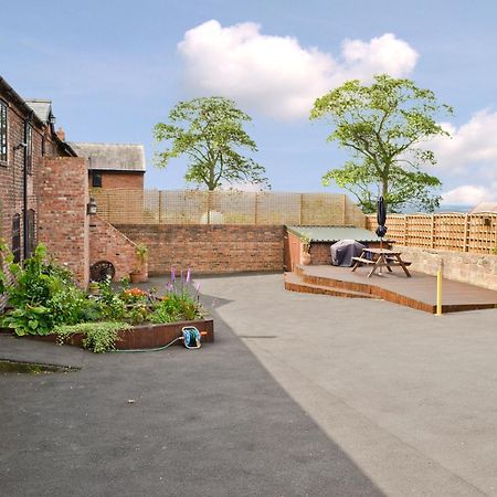 The Old Stables Villa Helsby Exterior photo